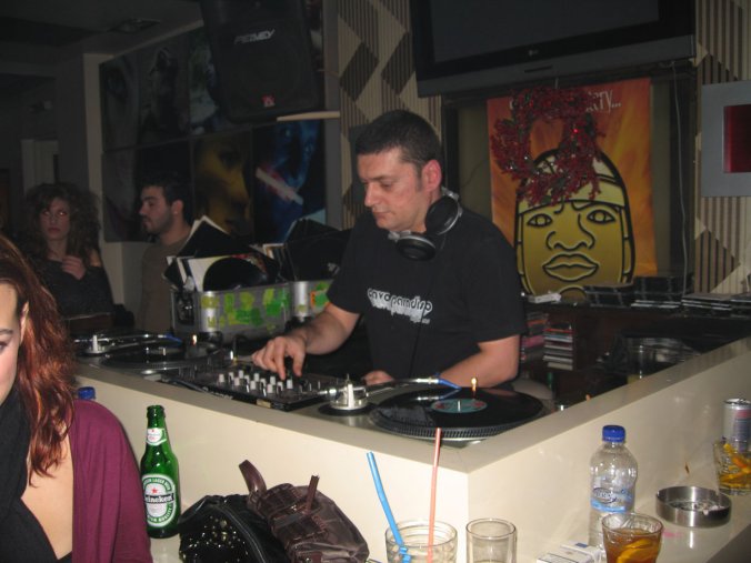 Ο DJ George Siras στο Defacto!