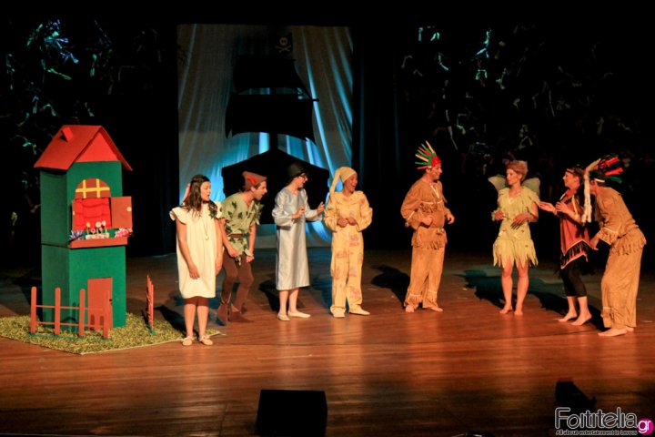 Θεατρική Παράσταση «Στη χώρα του Πήτερ Παν» σε σκηνοθεσία Φάνιας Βαλάση στο Δημοτικό Θέατρο (+VIDEO)